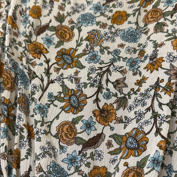 Self Contrast Floral Top - Picture 4 of 4